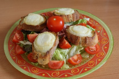 Salade de chèvre chaud