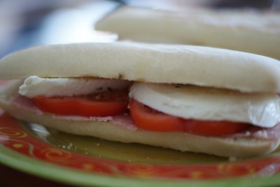 Paninis mozzarella avant cuisson.