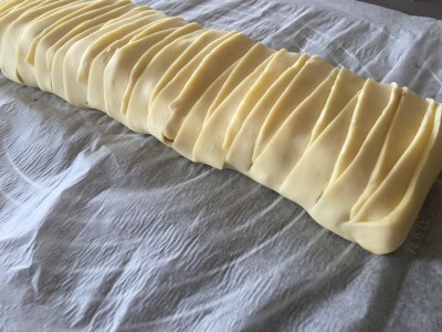 Tresse feuilletée à la raclette